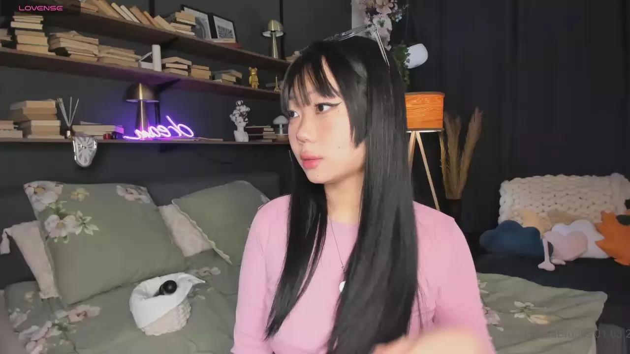 Reds_Roses on Cam4 