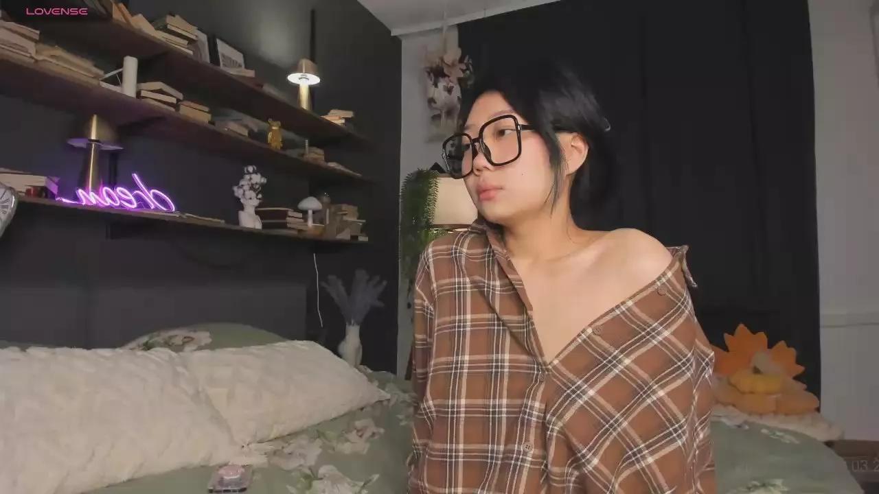 Reds_Roses on Cam4 
