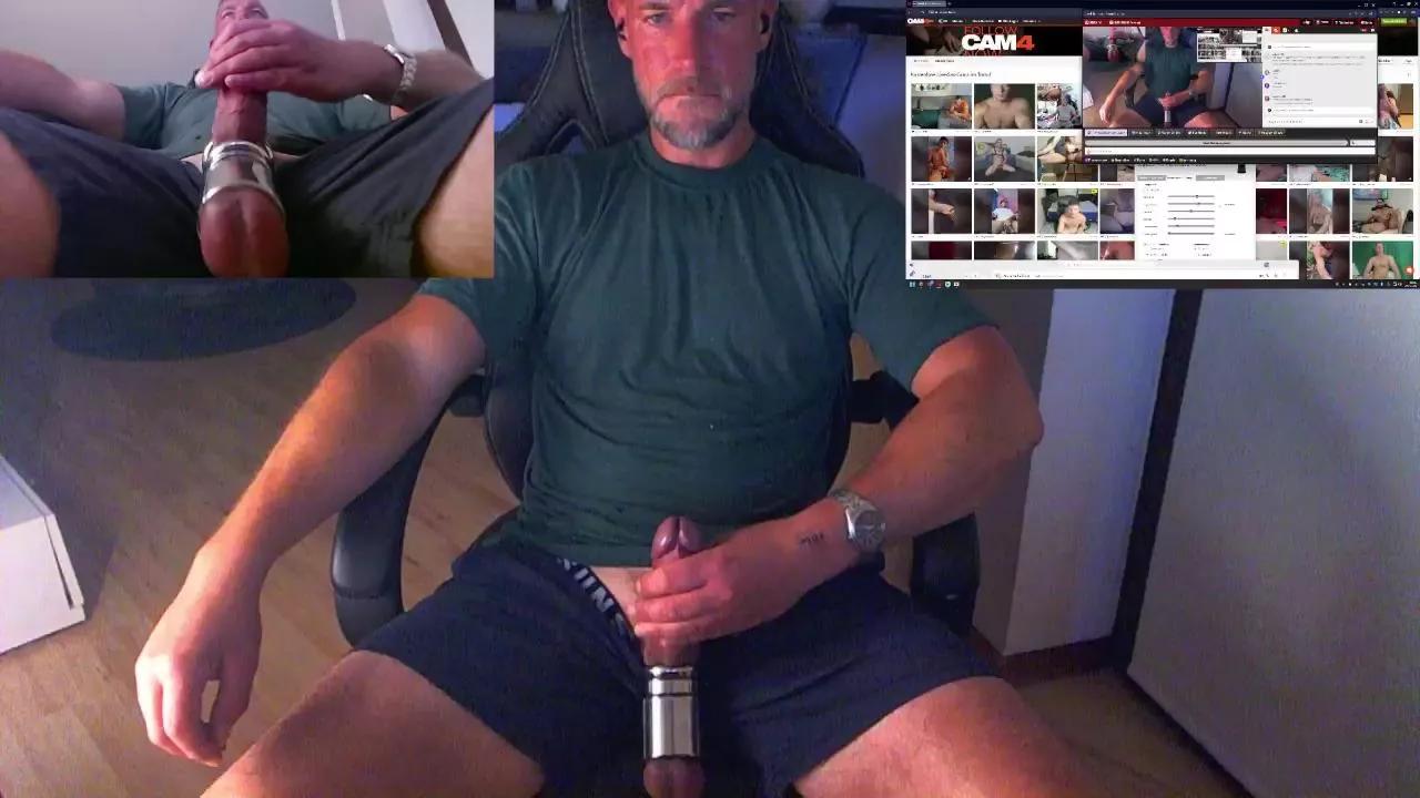 Reeper84 on Cam4 