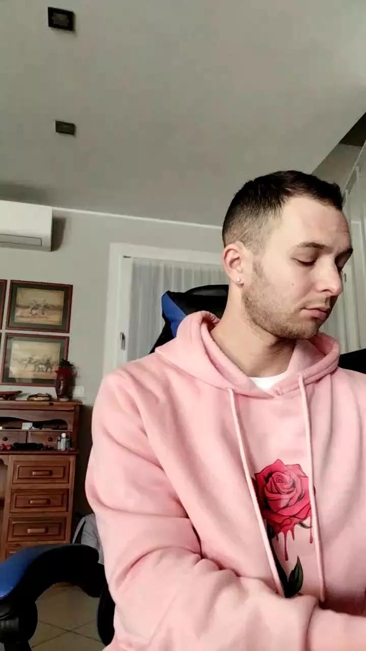 riccardoyeah on Cam4 