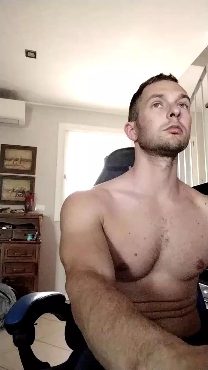 riccardoyeah on Cam4 
