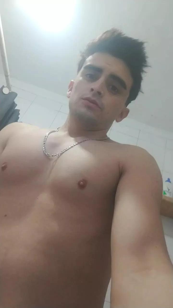 rodrigo3718 on Cam4 