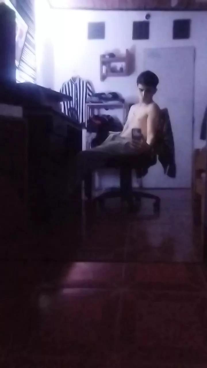 rodrigo3718 on Cam4 