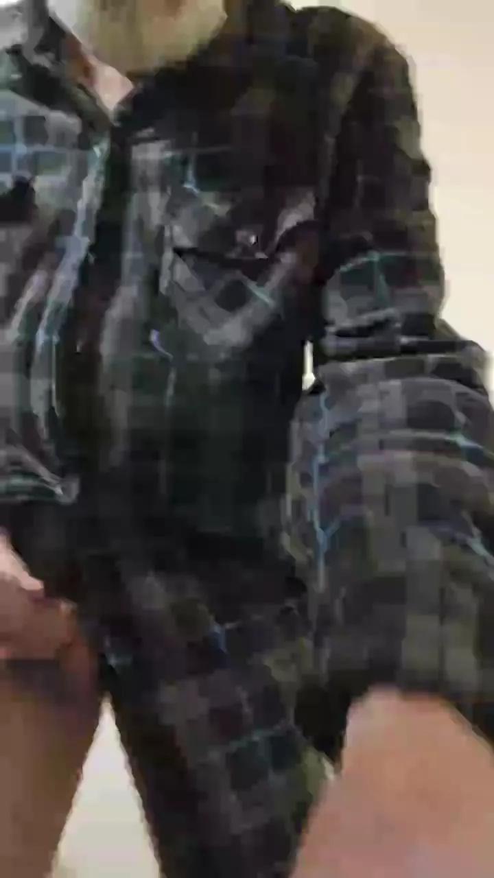 Rozznine on Cam4 