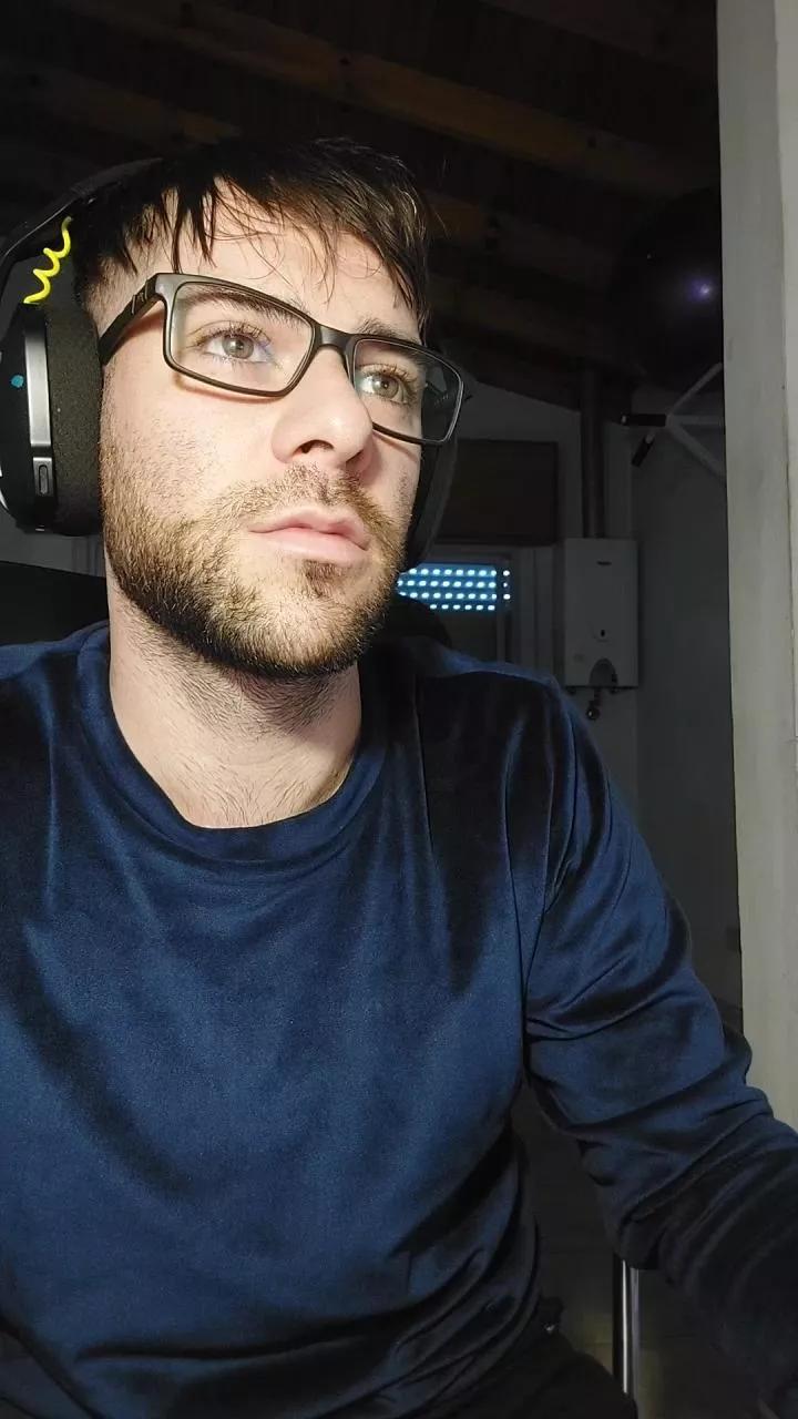 sebashot95 on Cam4 