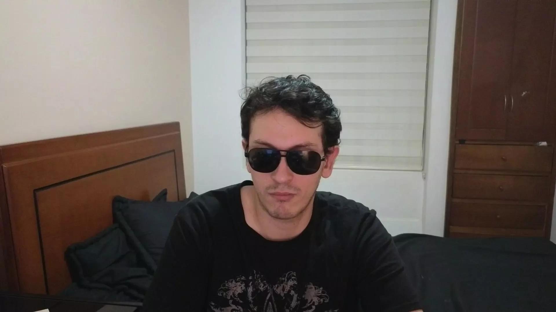 Serguioguecha33 on Cam4 