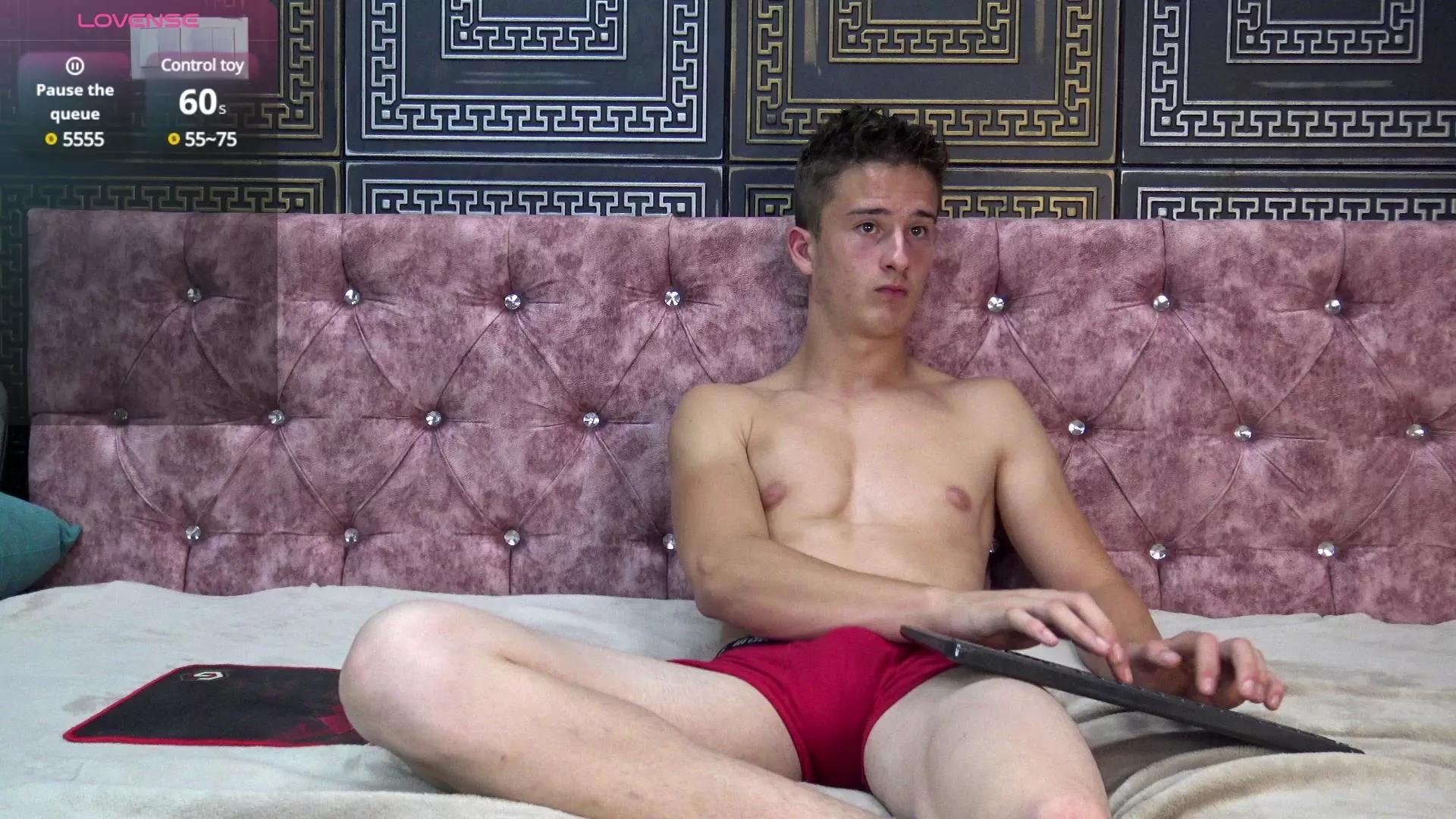 SirReed on Cam4 