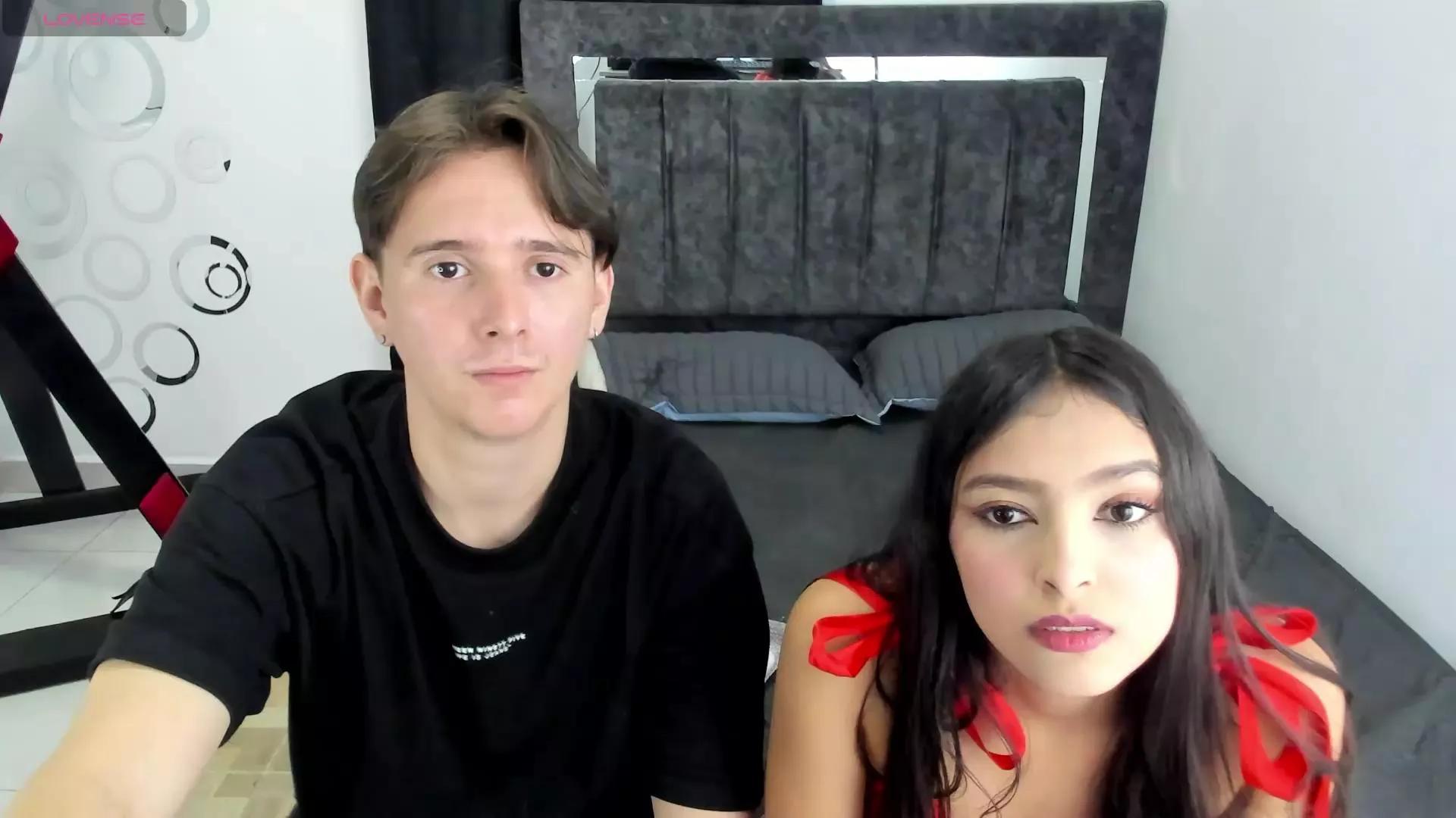 Skarleth_Aron on Cam4 
