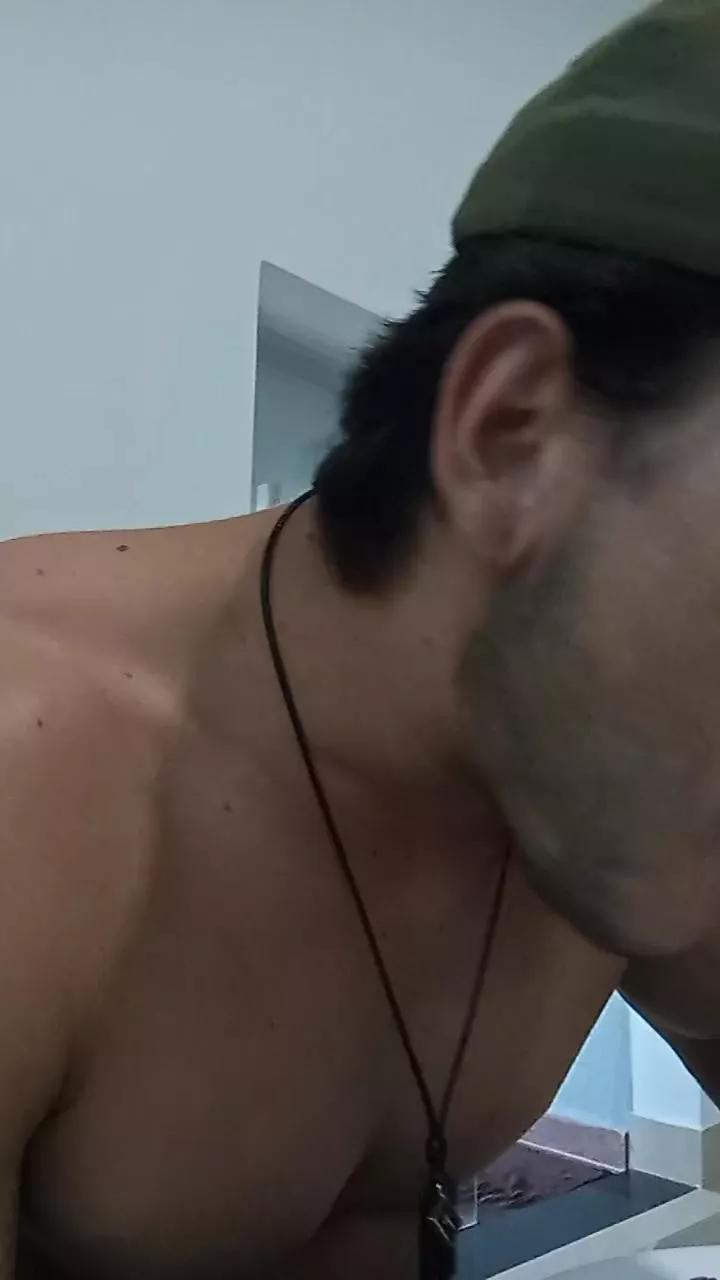 Strong_male7 on Cam4 