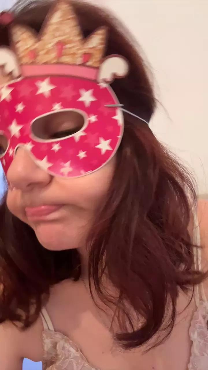 Tina1998 on Cam4 