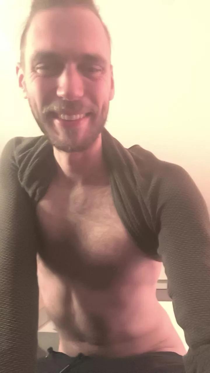 toinuss on Cam4 