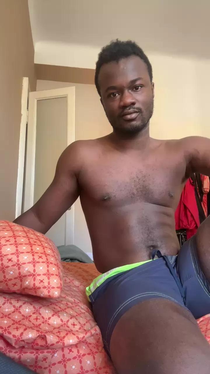 Uccellodauomo on Cam4 