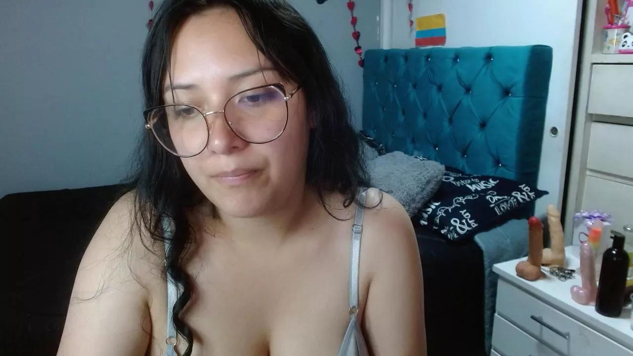 wandafuckass on Cam4 