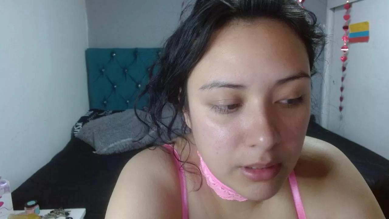 wandafuckass on Cam4 