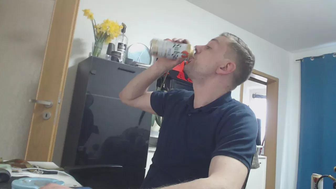 Widersacha on Cam4 