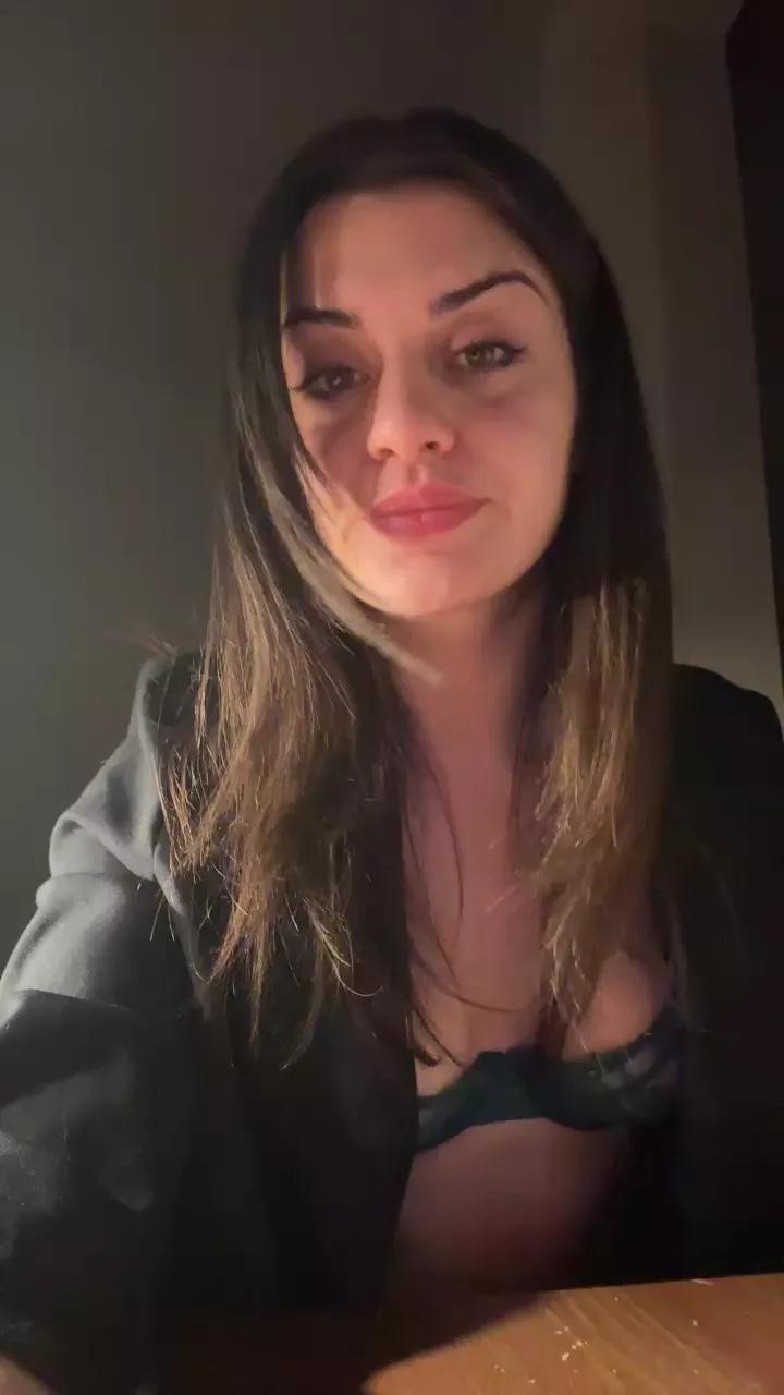Yoursbabies_69 on Cam4 