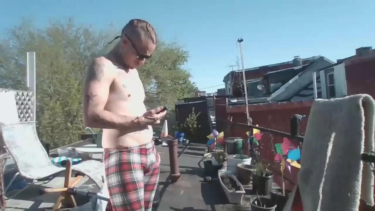 Zombieloser22 on Cam4 