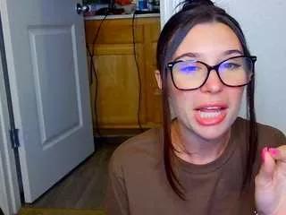 tighttinymilf on CamSoda 
