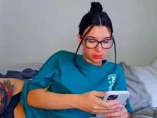 tighttinymilf on CamSoda 