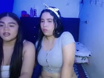2moons_full_of_love on Chaturbate