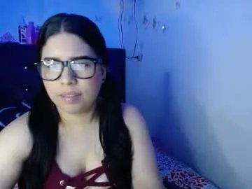 2moons_full_of_love on Chaturbate