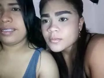 2moons_full_of_love on Chaturbate
