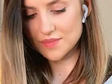 _esmeraldiyaa_ on Chaturbate