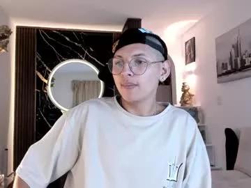 Away a_lejandro_08 on Chaturbate