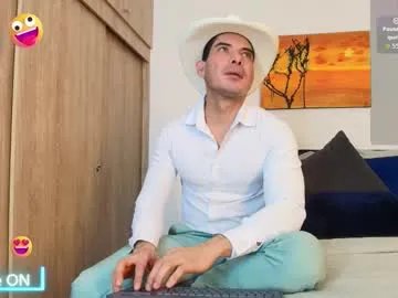 andrewstelee on Chaturbate