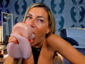 Freechat anneswhite on Chaturbate