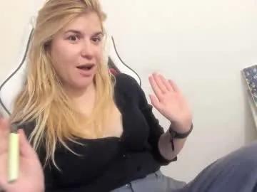 Freechat artsyandcraftsy_ on Chaturbate