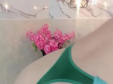 arya_nahalii on Chaturbate