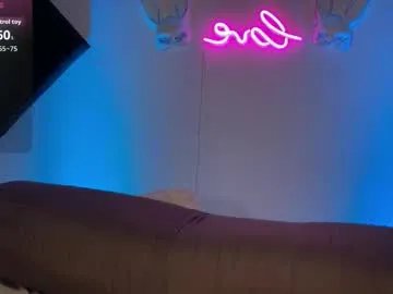 Freechat bunnysparamours on Chaturbate