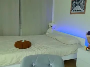 charming_bliss on Chaturbate