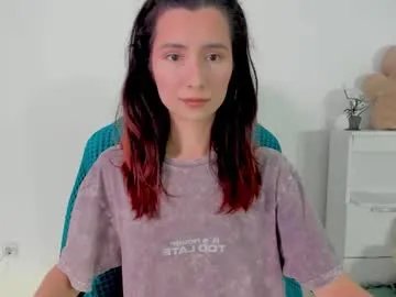 crystalnut on Chaturbate