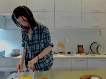 crystalnut on Chaturbate