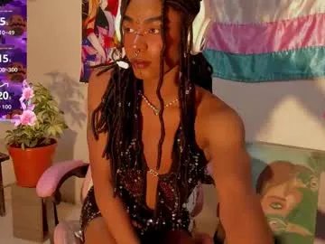 effy_marinn on Chaturbate