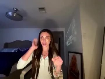 ella_ella_ella_ay on Chaturbate