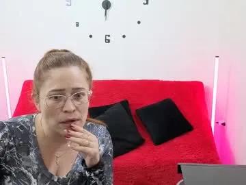 Freechat emilyriskhot on Chaturbate