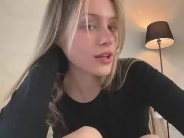 Freechat fflloowweerr on Chaturbate