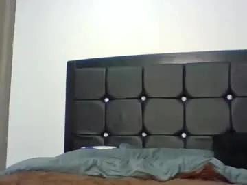 Freechat glossybae on Chaturbate