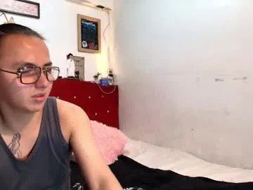 Freechat husbands_horny on Chaturbate