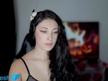 Freechat kellytesh on Chaturbate