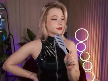 Freechat laurawifeness on Chaturbate