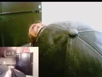 Freechat lilbratty_clouds_ogpuffdragon on Chaturbate