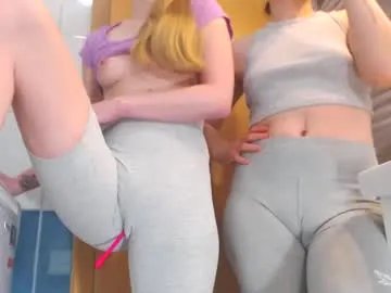 llovers4u2 on Chaturbate