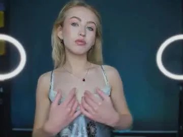 luna_helles — hi, im Elizabeth..  - Goal: its my first stream, wish me good luck <3 [8 tokens left] #18 #new #shy #teen #skinny