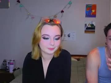 Freechat mamiclouds on Chaturbate