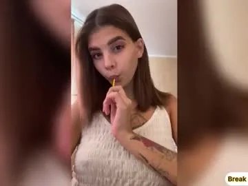 moto_ponchik on Chaturbate