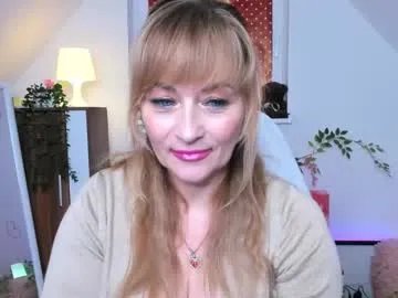 Freechat naughtymilane on Chaturbate